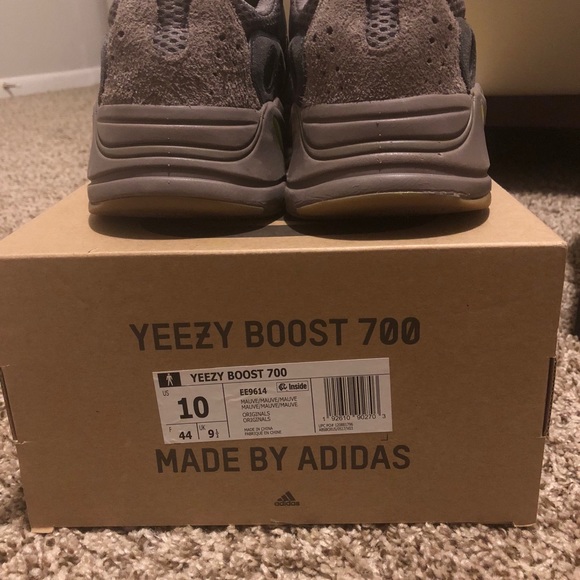 Yeezy Muave 700 - Picture 3 of 6